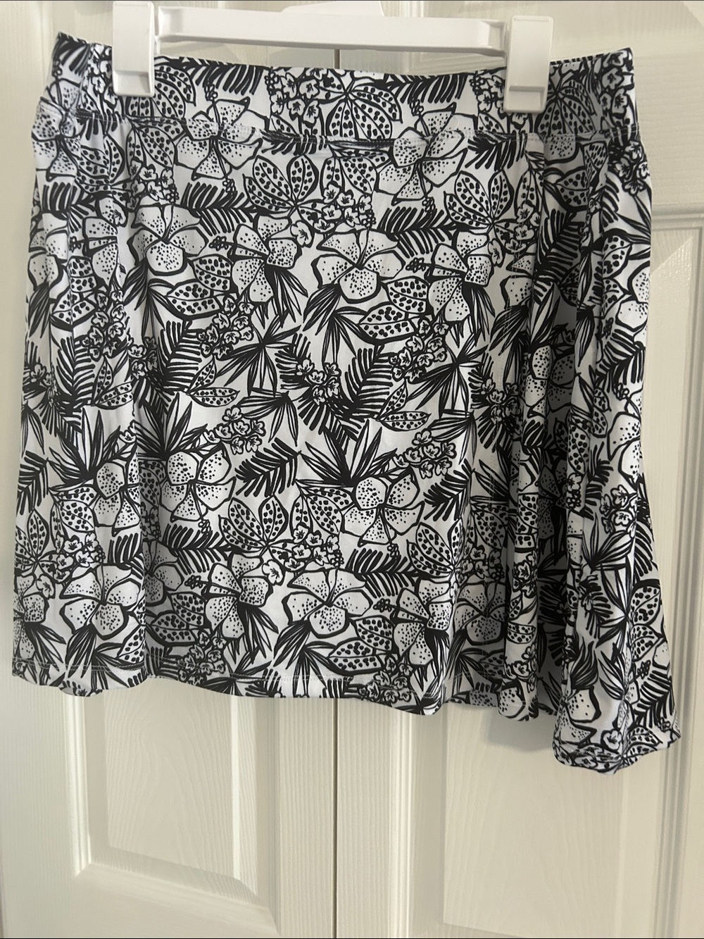 Emerald 18 Black and White Skort X-Large